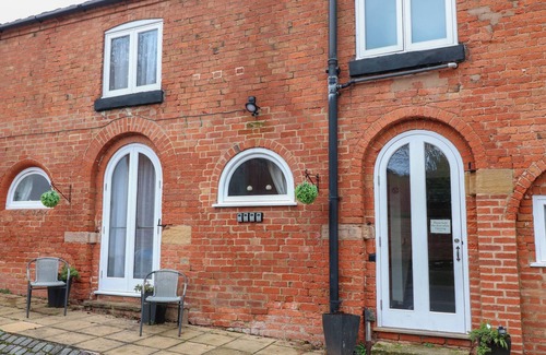 Castle Donington Cottage | HAYLOFT, romantic, with a garden in Castle Donington