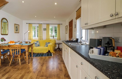 South Brent Cottage | HAYWAY, romantic, country holiday cottage in South Brent