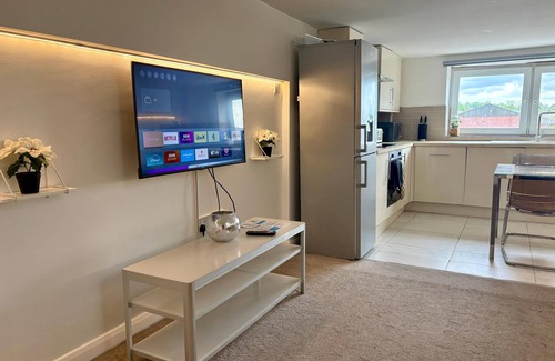 Kirkheaton Apartment | Hayy DealHouse Premium Stay