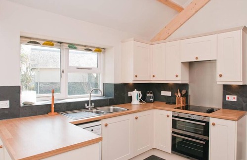 Bolberry Cottage | HAZEL COTTAGE, pet friendly, with a garden in Malborough