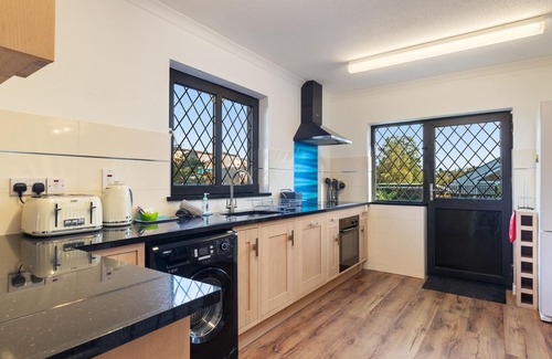 Saundersfoot Cottage | Hazelglade Cottage - Hot Tub and Games Room