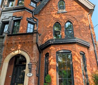 Bloor-Yorkville Bed & Breakfast | Hazelton Heritage