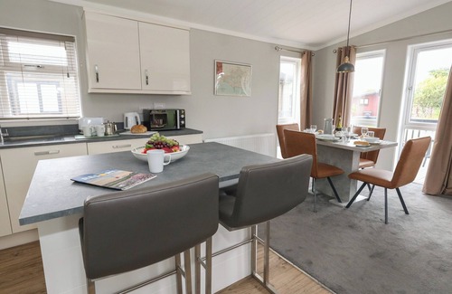 Combpyne Cottage | HAZELWOOD 2, family friendly, with pool in Lyme Regis