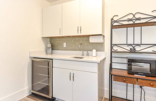 Painters Hill Apartment | Headline