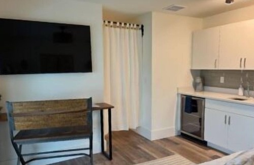 Painters Hill Apartment | Headline
