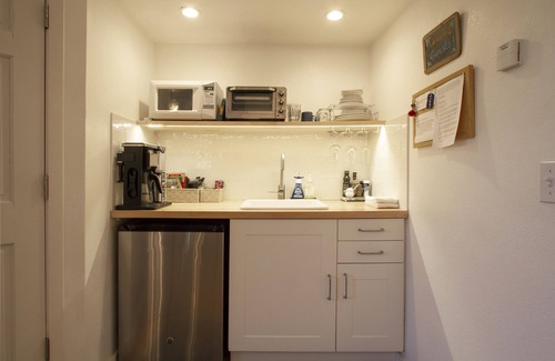 Healdsburg Cottage | Healdsburg Cottage Walk to the Plaza, Workspace