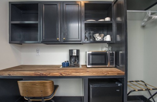 12 South House | Heart of 12th South - 1 bed, 1 bath Cozy Suite in Nashville