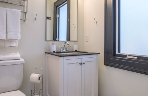 12 South House | Heart of 12th South - 1 bed, 1 bath Cozy Suite in Nashville