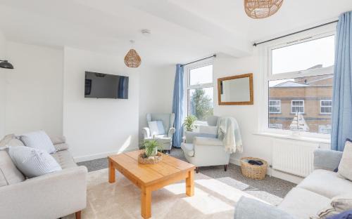 Cowes House | Heart of Cowes - 10 Guests, 200m to Town, Sea View