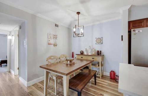 Far North Dallas Apartment | Heart of Dallas - Cozy Apt, 2Bed, Pool (30+ days)