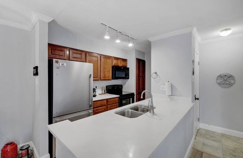 Far North Dallas Apartment | Heart of Dallas - Cozy Apt, 2Bed, Pool (30+ days)