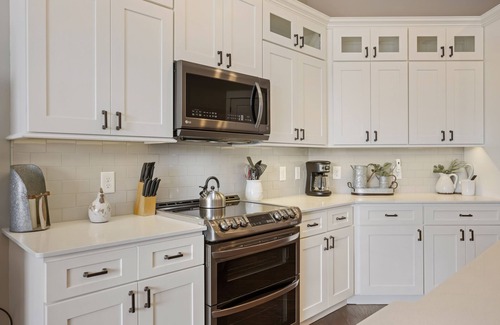 Blue Ridge Condo | Heart of Downtown-Condo with Balcony- Amazing Views- Walk to Everything!