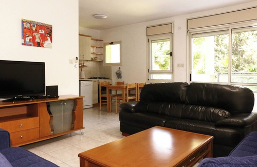 Jerusalem Apartment | HEART OF JERUSALEM APARTMENT, WIFI , 2 BEDROOMS SLEEP 6+ peoplenwith parking.
