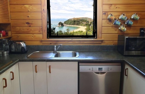 Kaiteriteri House | Heart of Kaiteriteri: Absolute Privacy nestled between both beaches