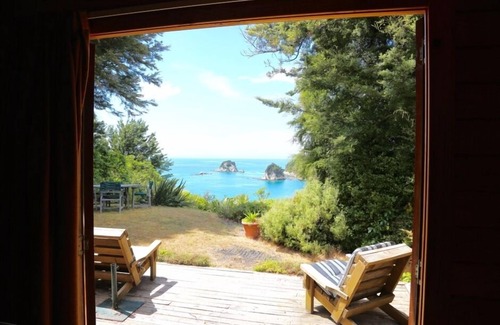 Kaiteriteri House | Heart of Kaiteriteri: Absolute Privacy nestled between both beaches
