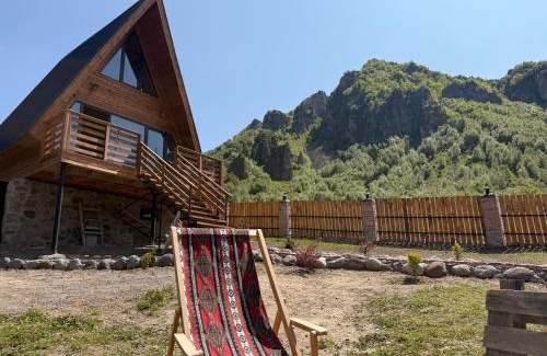 Kazbegi Apartment | Heart of Mountains Escape