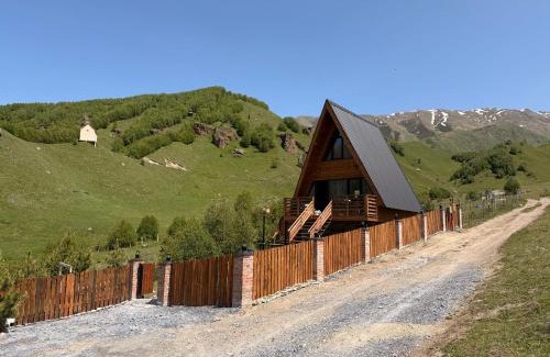 Kazbegi Apartment | Heart of Mountains Escape