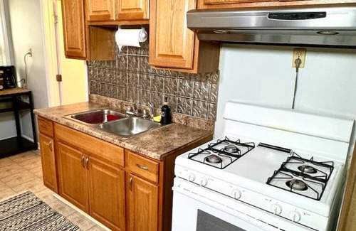 Detroit - Shoreway House | Heart of Ohio Home – Relax & Explore