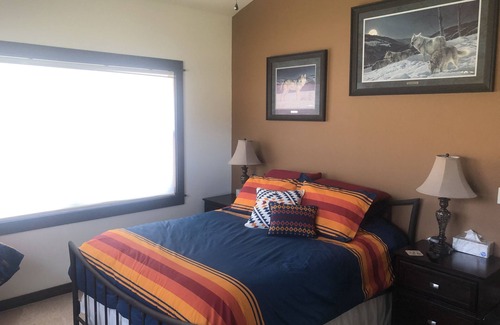 Emigrant House | Heart of Paradise Valley