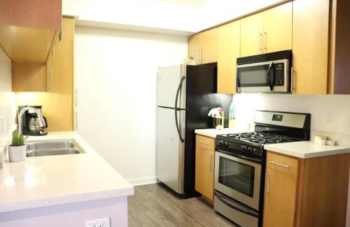 Wilshire Montana Apartment | Heart of Santa Monica 2 Bedroom 2 Bath