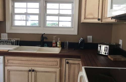 Shellman Bluff House | Heart of the Bluff" in Beautiful Shellman Bluff's Village! 3 bedrm. 2 bath house
