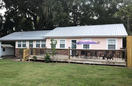 Shellman Bluff House | Heart of the Bluff" in Beautiful Shellman Bluff's Village! 3 bedrm. 2 bath house