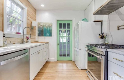University Park House | Heart Of The City ❤️ Hot tub, ITB, NC State Cameron Village