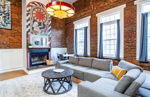 Old City Apartment | Heart of the Old City- Minutes from Market Square