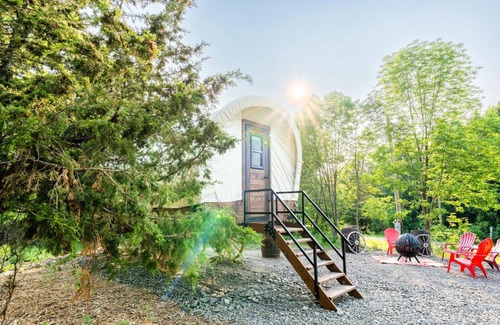 Penn Yan House | Heated & AC Full Bathroom Covered Wagon