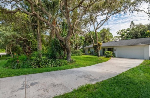 Osprey House | Heated Pool | 3 Beds | Near Beaches and parks