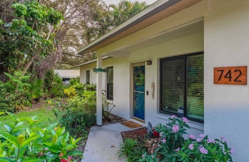 Osprey House | Heated Pool | 3 Beds | Near Beaches and parks