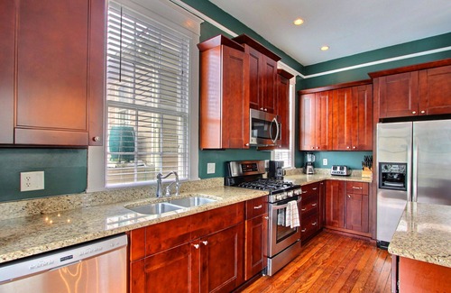 Metropolitan House | Heated Pool Access | 5*Clean | Flex Cancelation