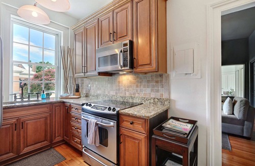 Historic Downtown Savannah Apartment | Heated Pool Access | 5*Clean | Flex Cancelation