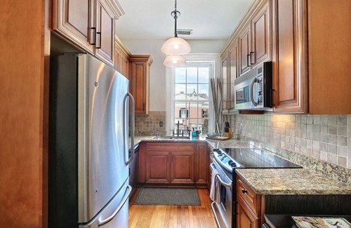 Historic Downtown Savannah Apartment | Heated Pool Access | 5*Clean | Flex Cancelation