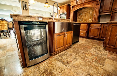 Lake Hamilton House | Heated Pool Backyard Fun | Kayaks | Boat Dock | Lake Access | Theater Room | EV Charger Theme Parks