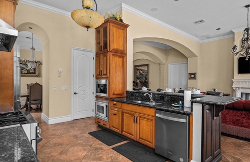 Reunion Villa | Heated Pool & Cinema in Reunion, 8MI to Disney