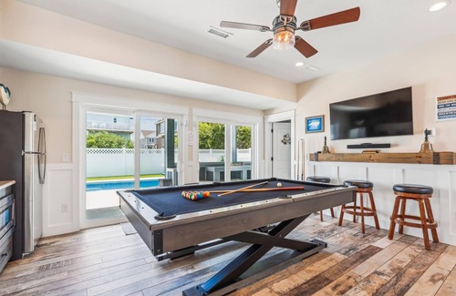Currituck County House | Heated Pool, Elevator, Pool Table, 250 ft to beach!