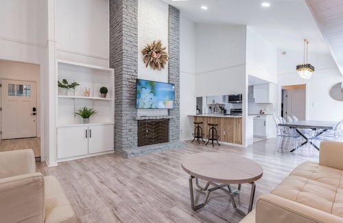 Windsor Hills House | Heated Pool/Hot Tub/Mini golf/Bocce Ball Court Home near Downtown/Domain