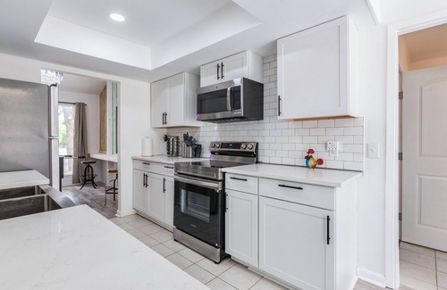 Windsor Hills House | Heated Pool/Hot Tub/Mini golf/Bocce Ball Court Home near Downtown/Domain