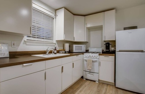 Kessler House | Heated Pool, Hot tub, Outdoor Oasis! Bishop Arts