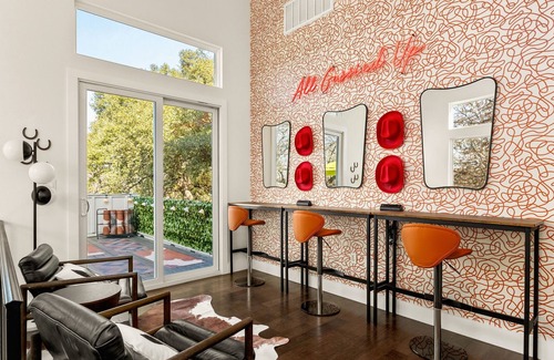 Galindo Villa | Heated Pool, MiniGolf, Karaoke, Game Room, Spa, 2mi to DT - SoCo Cowgirl