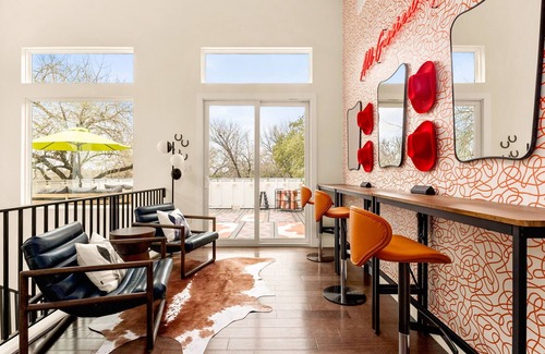 Galindo Villa | Heated Pool, MiniGolf, Karaoke, Game Room, Spa, 2mi to DT - SoCo Cowgirl