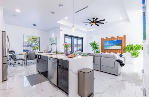Mariner House | Heated Pool + Modern 4 BR Home — Ultimate Comfort in Cape Coral with AC
