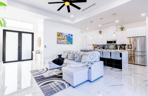 Mariner House | Heated Pool + Modern 4 BR Home — Ultimate Comfort in Cape Coral with AC
