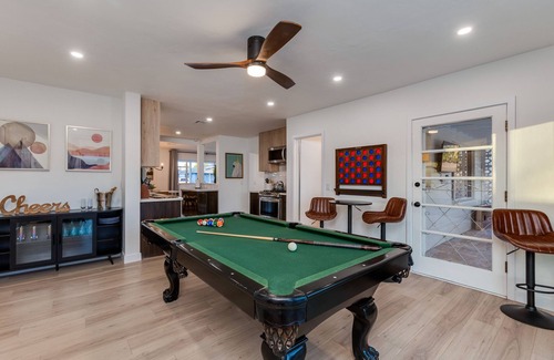Village Grove House | ☆ Heated Pool & Spa! Putting Green! Pool Table! Ping Pong! The Sweet Life ☆