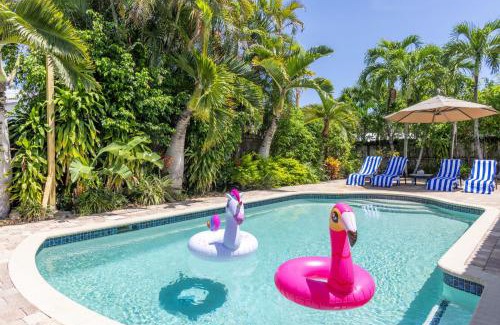 South Corals House | Heated Saltwater Pool 6min to Beach Tropical Oasis
