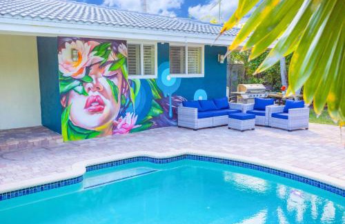 South Corals House | Heated Saltwater Pool 6min to Beach Tropical Oasis