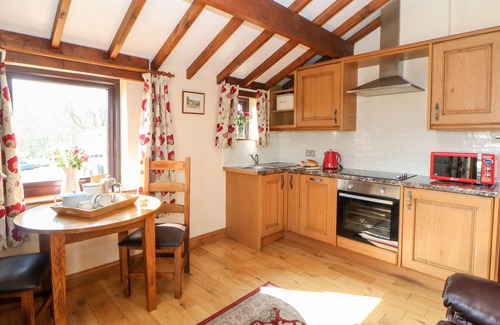 Peak District Cottage | HEATH COTTAGE, character holiday cottage, with a garden in Edale