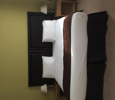 Dewsbury Hotel | Heath Cottage Hotel