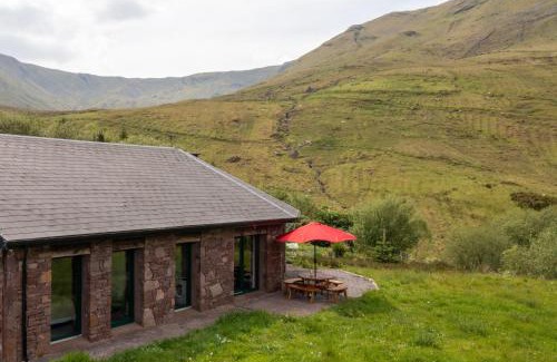 Leenane Apartment | Heather Lodge with Sea and Mountain Views
